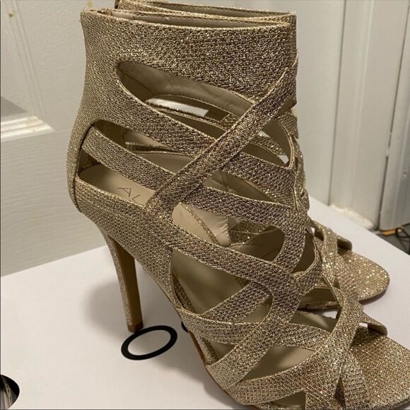 ✨HP✨Aldo Abavia Gold Glitter Sandals✨ - Picture 5 of 8